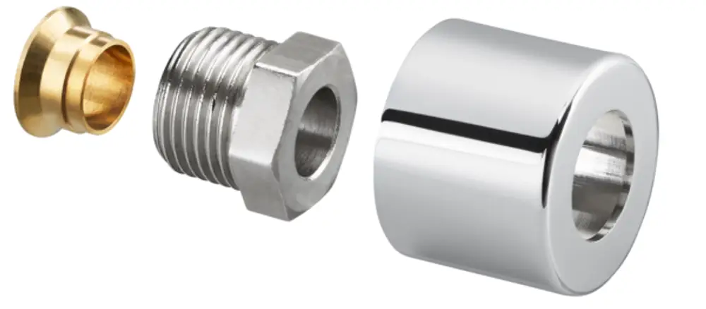 Klemmringverschraubungsset von Oventrop, bestehend aus einem verchromten Anschlussstück, einem Gewindeadapter und einem weiteren Teil, geeignet für Thermostatventile.